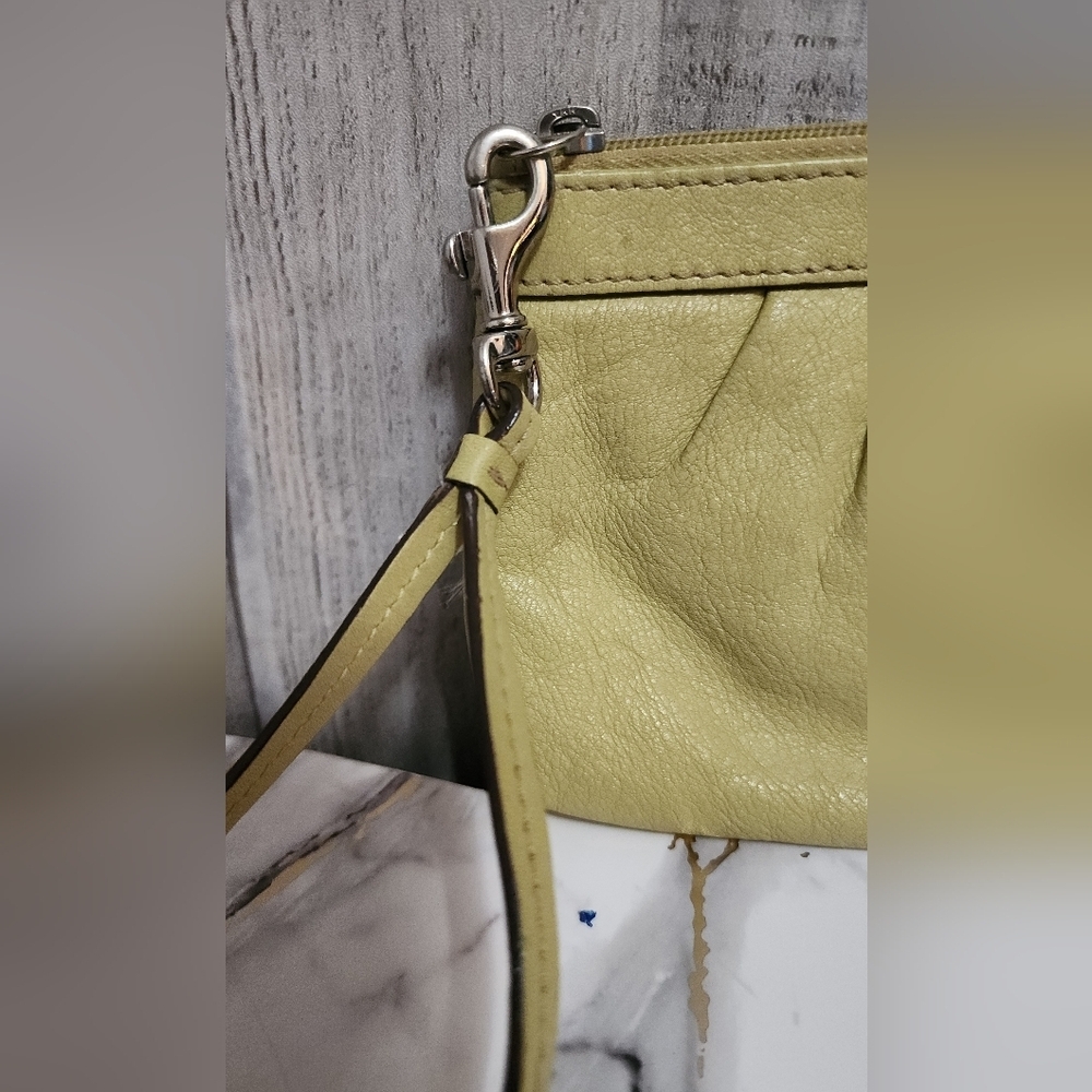 🌷Coach Light Yellow Leather Wristlet🌷 - Picture 2 of 4